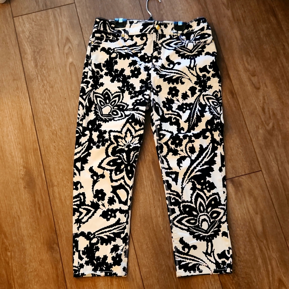 Chico SO Lifting Crop Pants Size 1 or 8